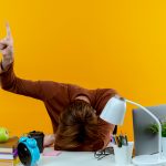Reîntoarcerea la muncă pe 8: de ce e atât de greu să pornești