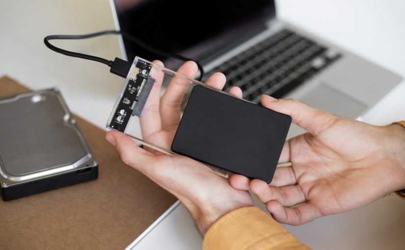 SSD NVMe vs SSD SATA: care este diferența și ce alegi în 2026?